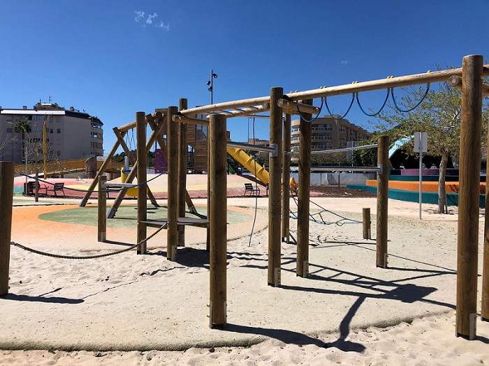 Parque infantil sin arena, presente y único futuro