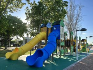 Parque Les Barraques Catarroja, Juegos inclusivos Animalia, Circuito de juegos con toboganes, juegos inclusivos