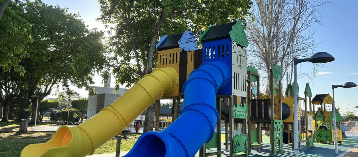 Parque Les Barraques Catarroja, Juegos inclusivos Animalia, Circuito de juegos con toboganes, juegos inclusivos